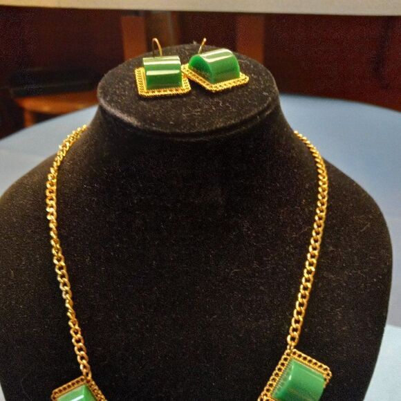 Green Lucite Half Cylinder Shape Necklace & Earrings - Picture 2 of 9